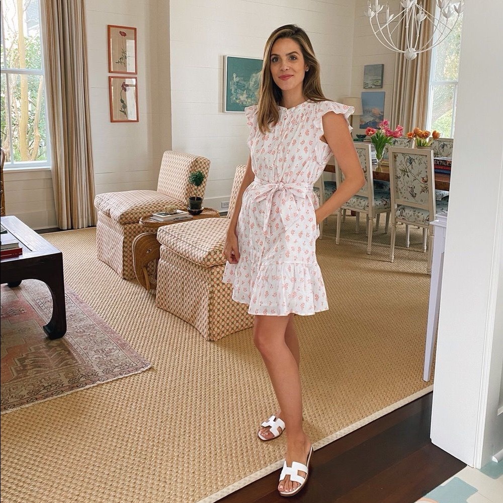 GAL MEETS GLAM DELLA